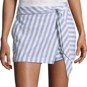 Vineyard Vines White and Blue Striped Skort